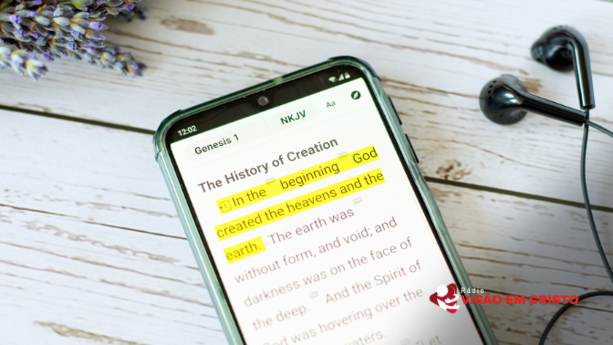 Escolher o melhor app da Bíblia não é fácil: será que você está usando o certo ou só sendo distraído por recursos inúteis? Descubra!