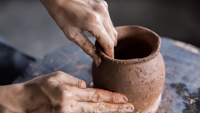 Casa de Isabel: A transformação do Barro para Vaso